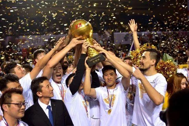 博主：19岁小将李杨怿回国加盟三镇，征战本赛季中青赛U20组